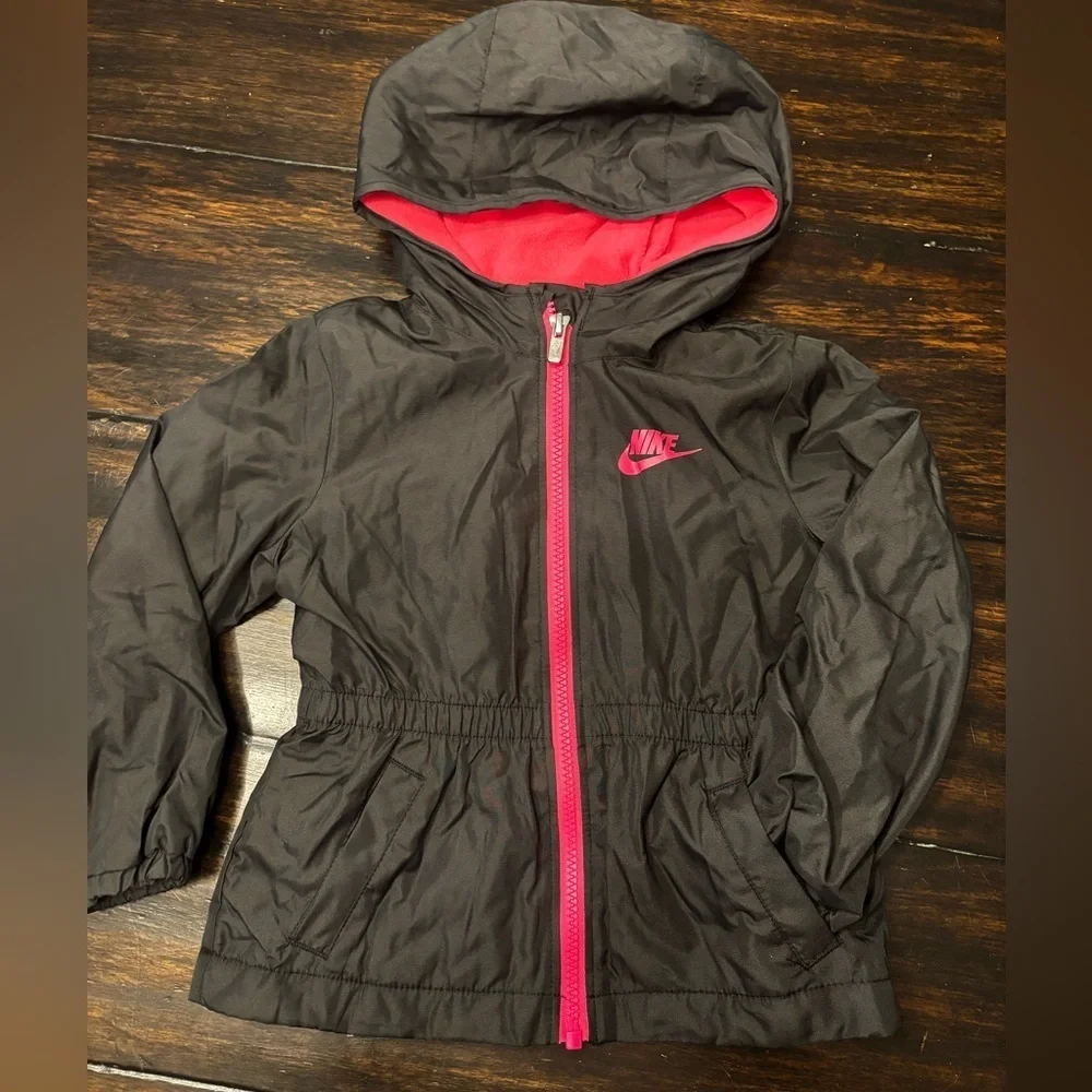 Nike Kids Black Raincoat with Pink highlights size 2-3 years | 3t